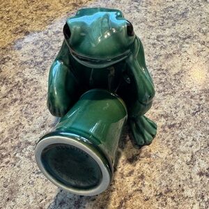 Green Novelty Ceramic Frog with Shot Glass